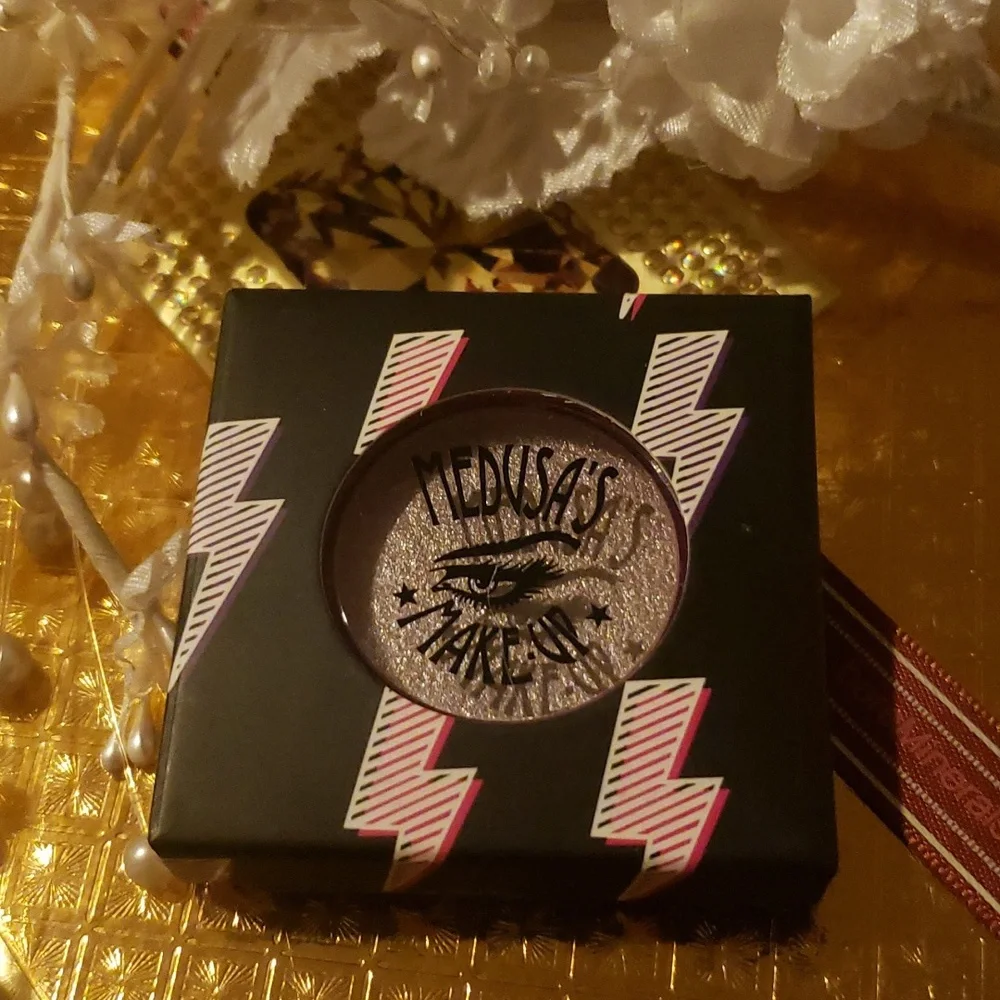 REBEL Medusa's Makeup Glam Rock Eyeshadow NWT